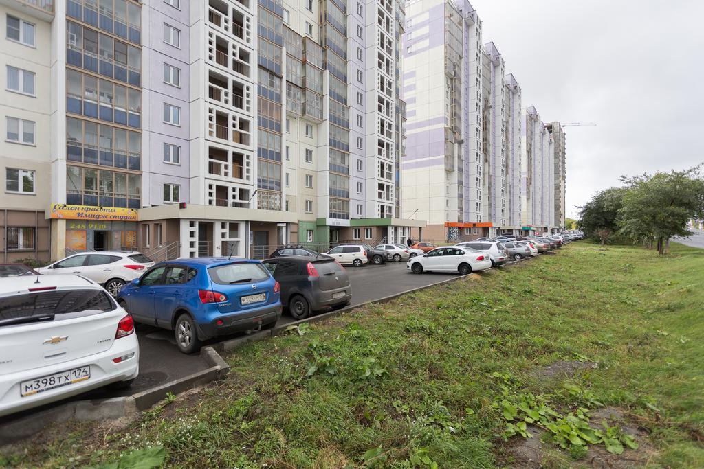 Apartment On Bratyev Kashirinyk 111 车里雅宾斯克 外观 照片